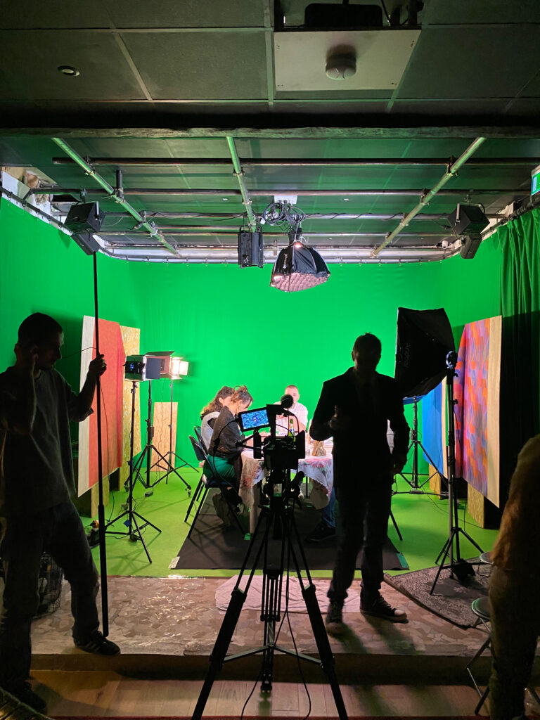 Dans un monde où la vidéo est devenue le pilier de la communication, la quête de qualité devient impérative. Au sein du Monocle Production, notre expertise dans la création de concepts audiovisuels et graphiques nous permet de prendre en charge votre projet dans sa totalité.